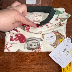 Burt’s Bees Baby 12M Holiday PJ Set BNWT